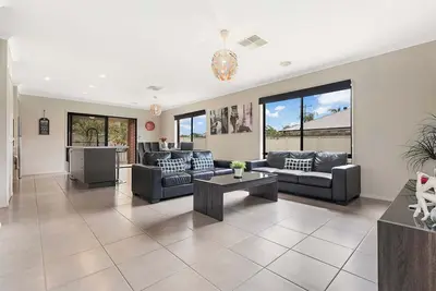 Image de 28 Skye Ave - Skye High on Style!