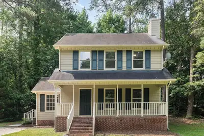 Adorable home between Duke and Unc alongside trails