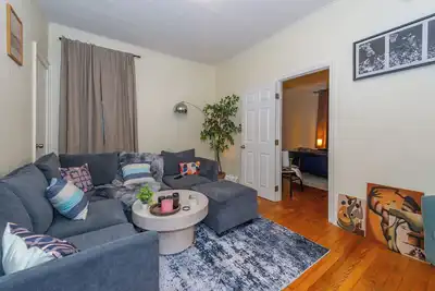Image de World Cup Ready King Suite - 20 Min to Ewr - Light Rail - Backyard + Grill