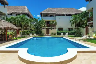 Image de Beautiful & Welcoming 2-bedroom Town House w/ Ac + pool + wifi in Tulum