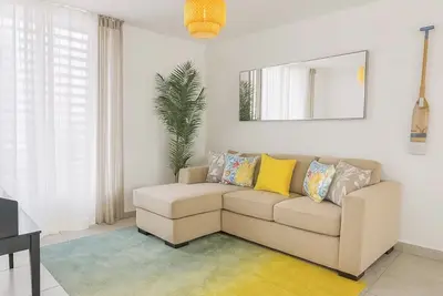 Image de Summer House Retreat |8ppl| Pool|Patio|5 min Beach|Game Room