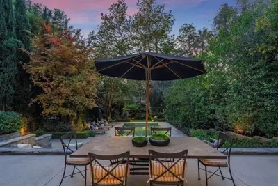 Image de Delightful 4-bedroom estate in charming Pasadena perfect for relaxing