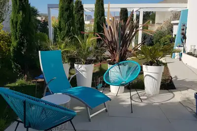 Image de Chambre d’hôtes « Suite Pervanche et Lilas » avec piscine, terrasse partagées et Wi-Fi