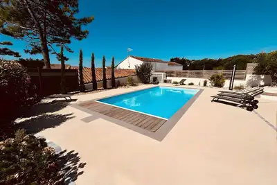 Maison de charme avec piscine chauffée