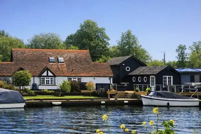 Image de Stunning Island Cottage with Boat and Hot Tub in Henley-On-Thames