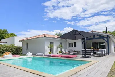 Image de Maison avec piscine, Wi-Fi - 8 pers.