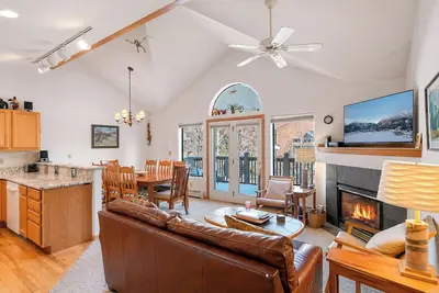 Image de Crestone at Lakepoint Ridge Townhome: Walk to Bike Path & Trails, Lake Dillon