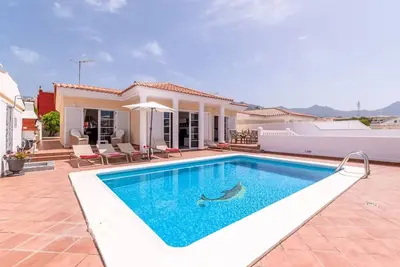 Image de Villa Azure by Tenerife Villas Online Co Uk