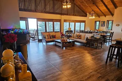 Image de Stunning View Getaway w/ Jacuzzi & Cool Breeze