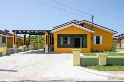 Image de 3 BedRm Villa ~ Draxhall~ Pool Access~ Gym Gated