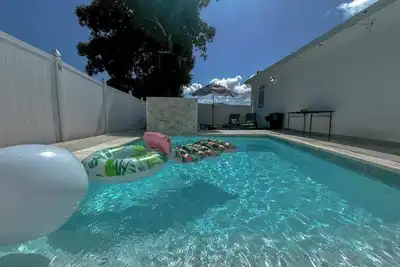 Image de Dreammy Forest |8ppl| Mountain| PooL|Generator|10 min Beach