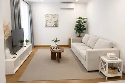 Image de Furnished 3br House | Huge Backyard | Weekly Stay Available