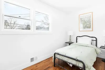 Image de Immaculate 3-bedroom home in peaceful Bellport Village with Ac