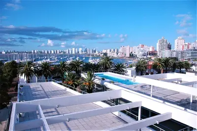 Image de Moderno, Comodo & Seguro vive Punta Día & Noche! !