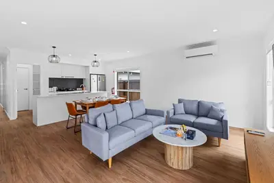 Image de Family-Friendly 4br Home with 3 Bathrooms & A/C