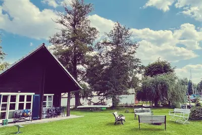 Image de Beautiful 3-bedroom bungalow in the lake