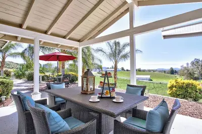 Image de Delgado way- Charming home on 3 acres w/ Vineyards