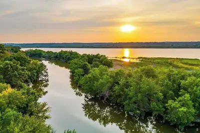 Image de Granbury Lakefront Compound | Sleeps 50+