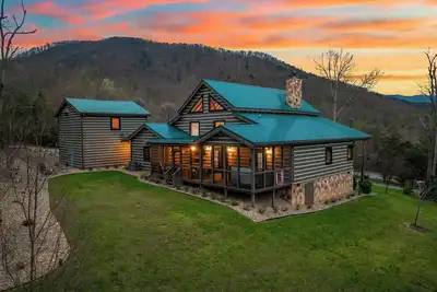 Image de Luxury, Chalet with Private Suite, Secluded, and HotTub