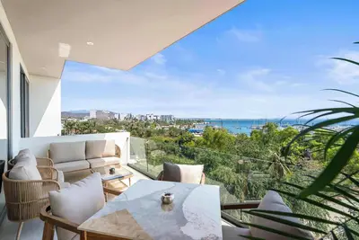 Image de Alik: Penthouse Apartment, 2 Bedrooms + Loft, Marina View, Lock-Off Studio
