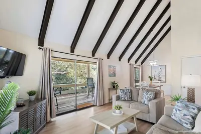 Image de New! Adorable villa walking distance to the beach!