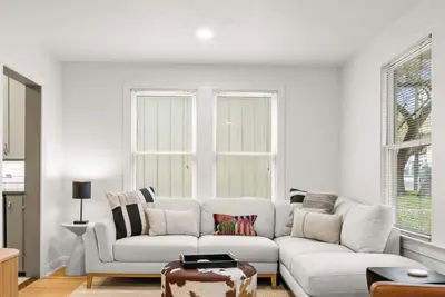Image de Travis Heights Bungalow Bliss w K Suites + Outdoor Dining Steps to SoCo & More