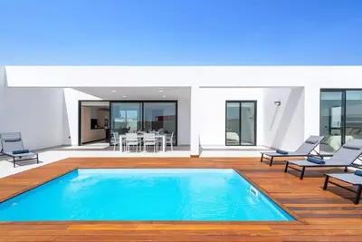 Villa Strelitzia by Villa Plus