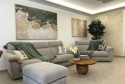 Panoramic Sea & Valley View 2br Apt Sleeps 4