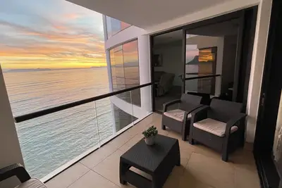 Image de Luxury Beachfront Apartment with Panoramic Ocean Views – Strand Ocean View 1004