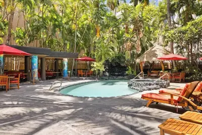 Image de Cozy 1 Br, City Views and Salt Water Pool