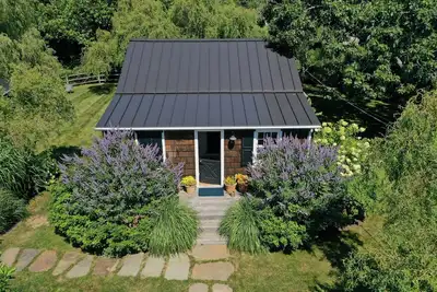 Image de Cottage Perfection in Montauk - steps to the beach