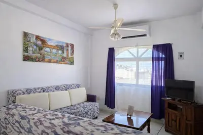 Image de Spacious 3br Apt | 2 Min to Sailfish Monument | Private Parking