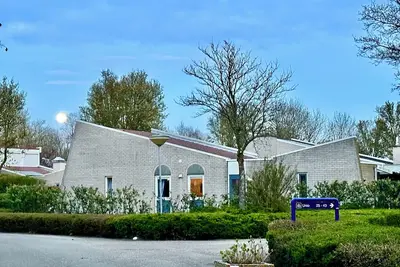 Image de Bungalow with fireplace and sauna