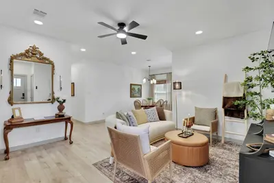 Image de 3-bedroom house in soothing Austin with cool Ac and charm