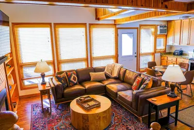 Image de Fireplace, Deck, Walk to Slopes, Games, Views