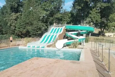 Image de ZEcamping 3* parc aquatique animaux acceptés fitness locatif Tv Bbq