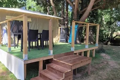 Image de ZEcamping 3 étoiles piscine chauffée pet friendly locatif Bbq 16m2