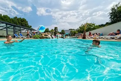 Image de ZEcamping 4 étoiles piscine couverte club enfant locatif Tv Bbq 21m2