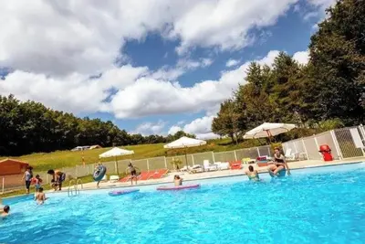 Image de Camping 3 étoiles - piscine chauffée - Tente Cottage