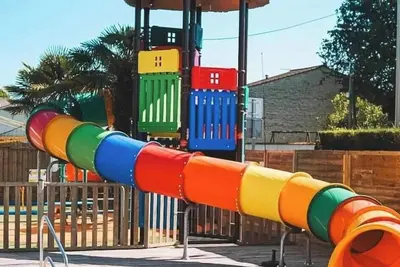 Image de ZEcamping 3* piscine chauffée toboggans animaux acceptés locatif 20m2