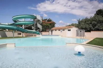 Image de ZEcamping 3 étoiles piscine couverte animations fitness tente Bbq 28m2