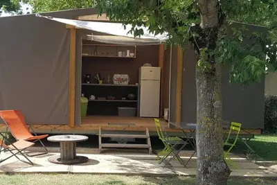 Image de ZEcamping 3 étoiles familial piscine chauffée cabane Bbq 17m2