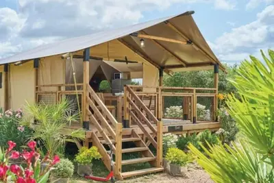 Image de ZEcamping 4* familial piscine chauffée pet friendly locatif Bbq 32m2