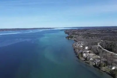 Image de 🛶 Exclusive Torch Lake Getaway w/ Dock ➠ 9435
