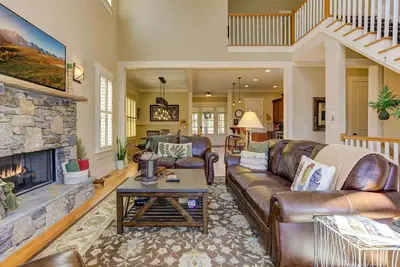 Image de Serenity on the Ridge - Spacious Retreat in Big Canoe