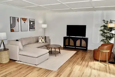 Image de Fully Remodeled & Newly Furnished Browne's Addition Condo - Dog Friendly!