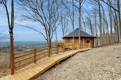 Image de Dog-friendly home with panoramic mountain views, wifi, and outdoor patio