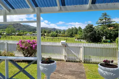 Image de Renovated 3 bedrooms/2 bathrooms. Short walk to town-Internet/Smart Tv/Weber Bbq