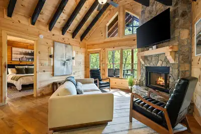 Image de Modern King Suites Hot Tub Lake and Creek Access Between Ellijay & Blue Ridge