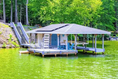 Hello Sunshine | 6br Lakefront Lake Anna | Dock, Fire Pit & Game Room